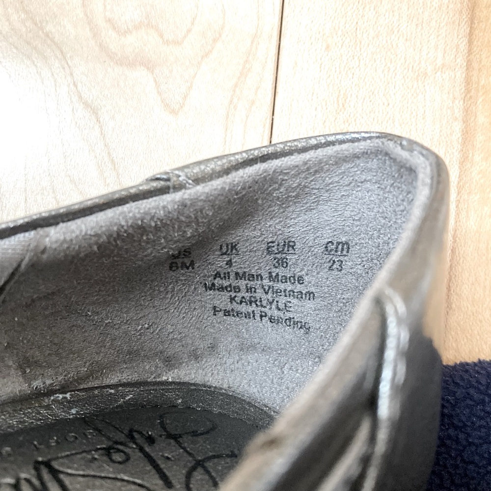 Life Stride Soft System 2.5” Heeled Pumps, Size 6M, Color- Silvery Gray - Picture 7 of 8